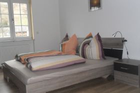Schlafzimmer 1.JPG